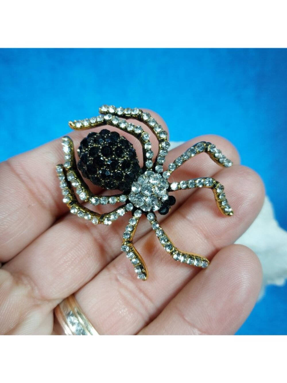 Stunning spider fashion jewelry brooch pin - Picture 3 of 4
